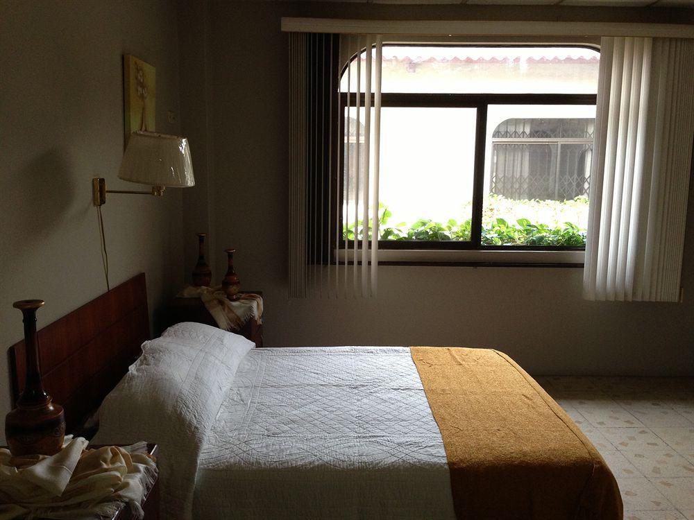 El Patio Suites II グアヤキル エクステリア 写真
